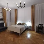 Cozy Spacious Apartment With Balcony