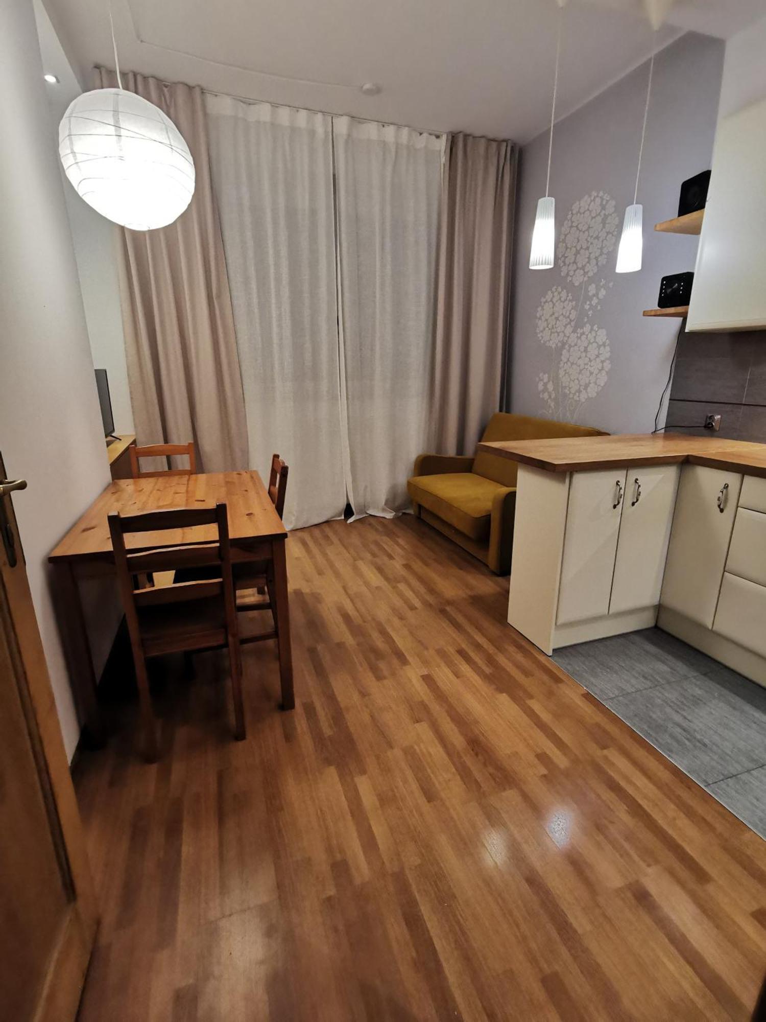 Cozy Spacious With Balcony Krakau